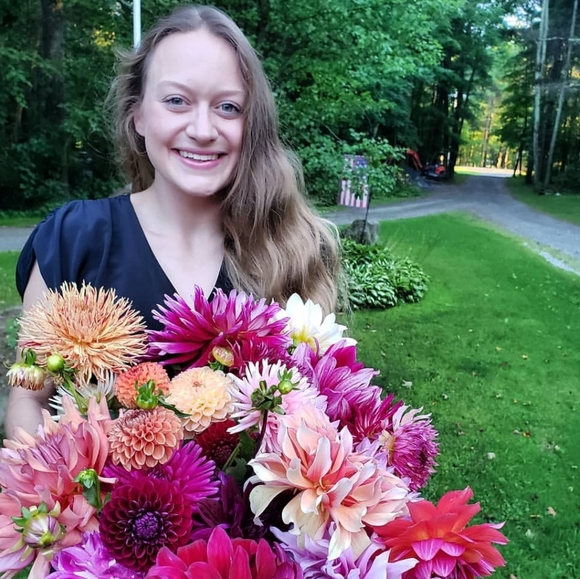 Meet your posher, Emmalee - Picture 4 of 4